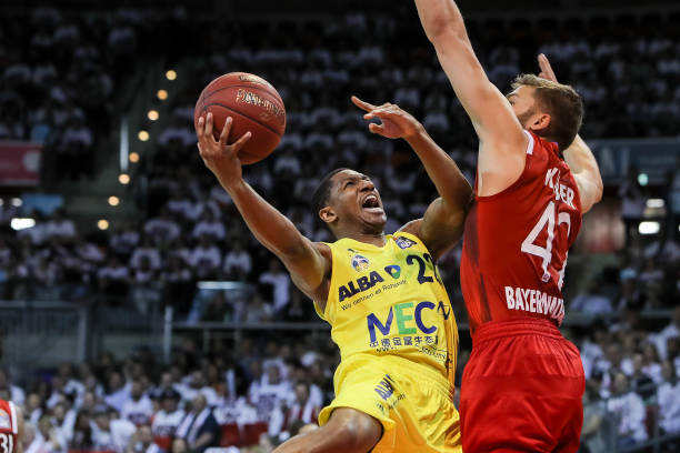 球员阿尔瓦 球员阿尔瓦