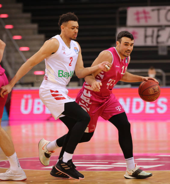 越的红军传 越的红军传